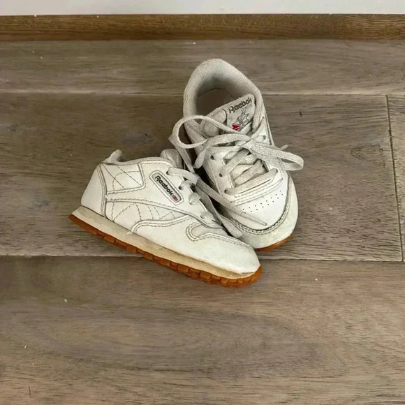 Reebok Classic Leather White Sneakers Size 5 Toddler - Picture 1 of 5